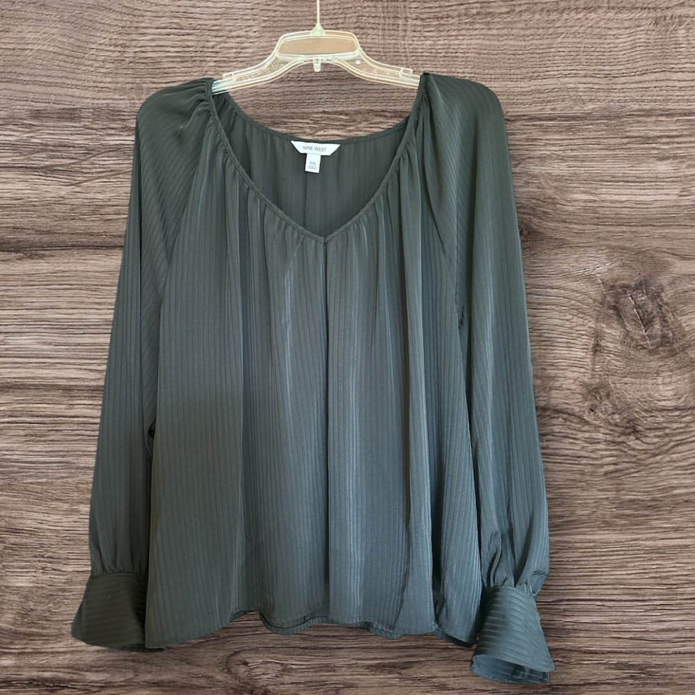 Nine West Black Pinstripe Long Sleeve Blouse with Button Cuffs. Women’s size XXL